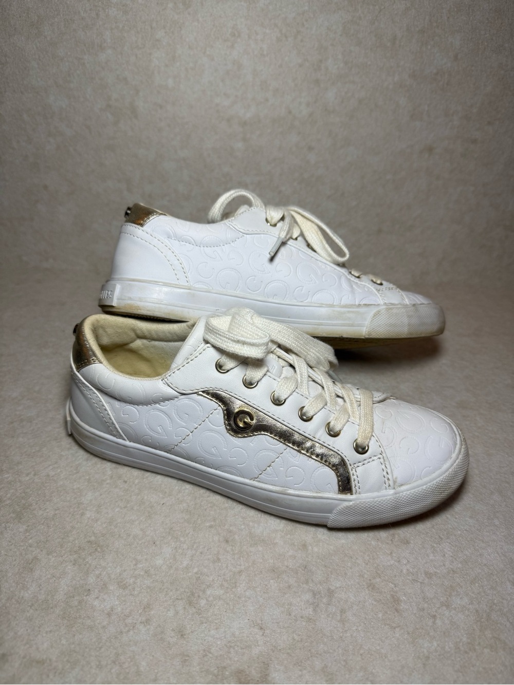 Guess GBG Los Angeles Gorilla3 White Gold G Logo Lace Up Sneakers Size 5 1/2